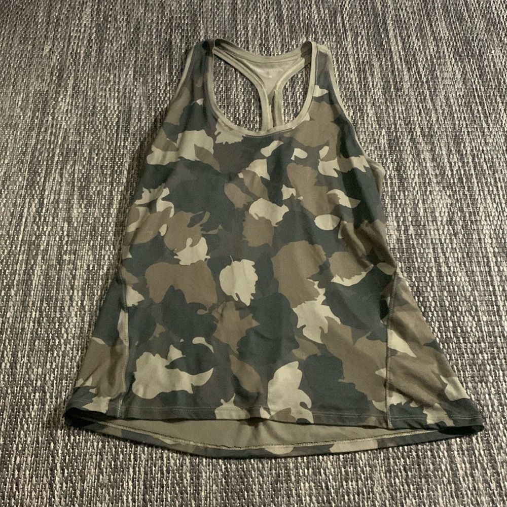 Athleta Limitless Keyhole Camo Tank Size Medium